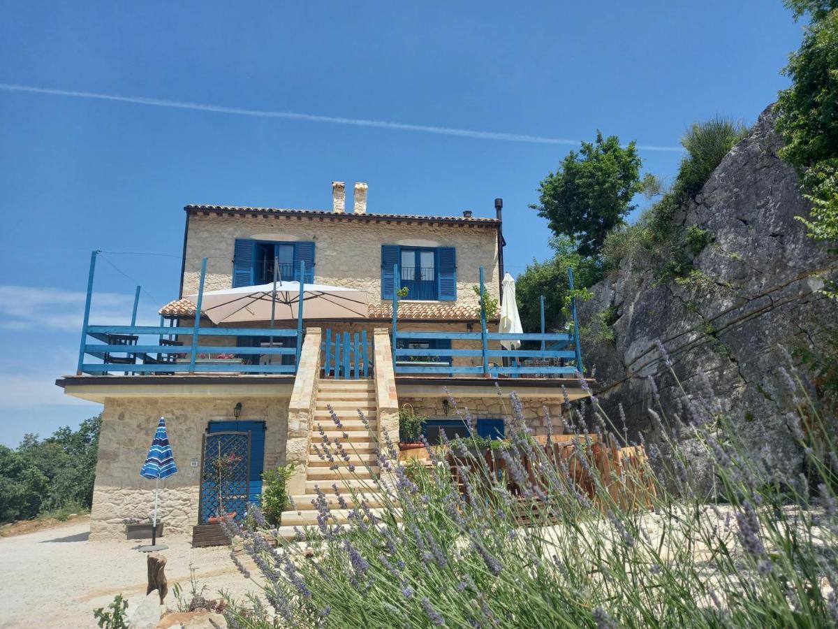 La Casa Dalle Finestre Blu Abbateggio Εξωτερικό φωτογραφία